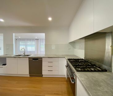 Beautifully Renovated - Photo 5