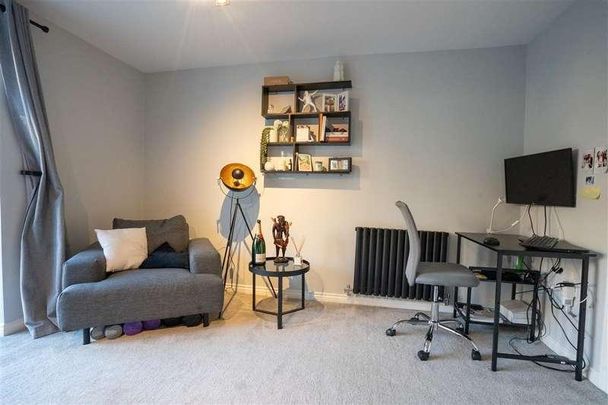 Griffin Lane, Solihull, B90 - Photo 1