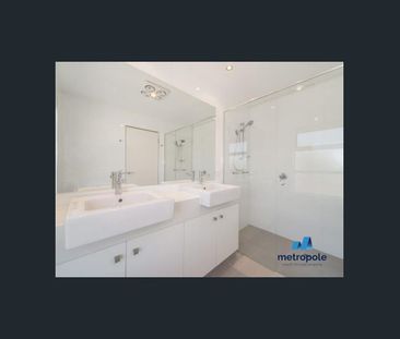 THREE BEDROOM PLUS STUDY TOWNHOUSE - Photo 1