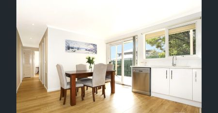 Comfortable Three Bedroom Home with Outdoor Entertaining - Photo 2