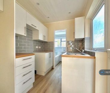3 bedroom terraced house to rent - Photo 6