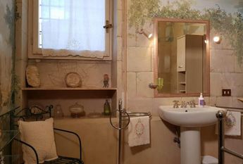 Appia Antica: Luxurious, fully furnished Villa with 5 Bedrooms, 5 baths, large private garden and swimming pool. Beautiful home is lush green setting close to the center. # 651