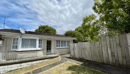 Spacious two-bedroom unit in St Johns! - Photo 4