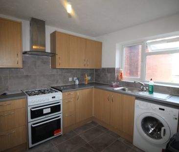 4 bed house to rent in Purcell Close, Colchester - Photo 2