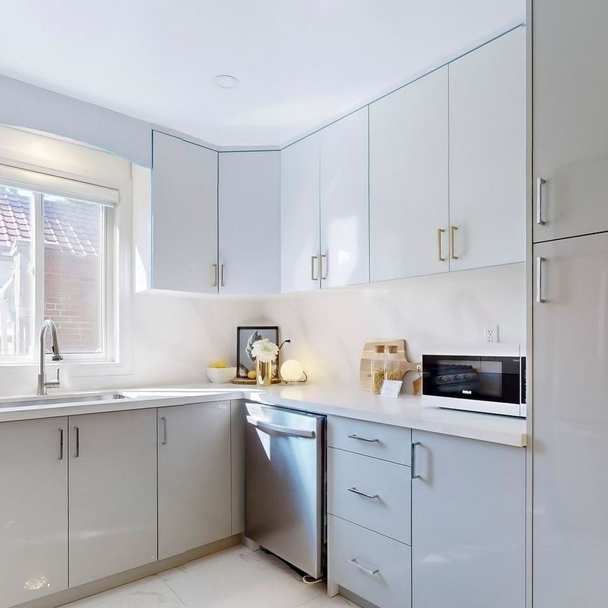 For Lease - 26 Ridgemoor Avenue, Toronto, Ontario - Photo 1