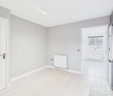 3 bedroom end of terrace house to rent - Photo 3