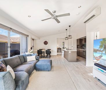 11 Haslewood Crescent, Meridan Plains QLD 4551 - House For Rent | D... - Photo 5