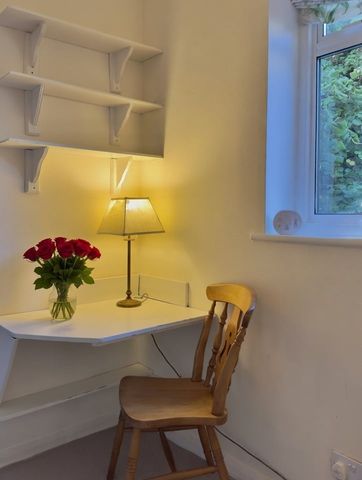 2 Bed Semi-Detached House, Arterberry Road, SW20 - Photo 4