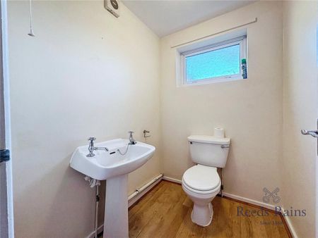 3 bedroom detached house to rent - Photo 3