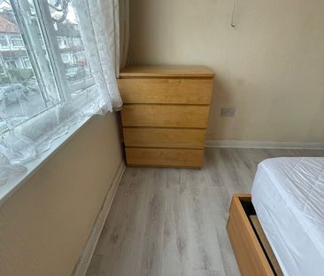 Room in a Shared House, Fieldend Road, SW16 - Photo 5