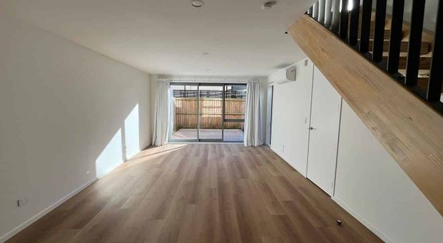 Modern New Townhouse in St Albans - Photo 1