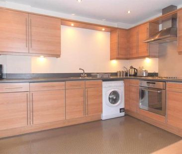 4 bedroom flat to rent - Photo 4