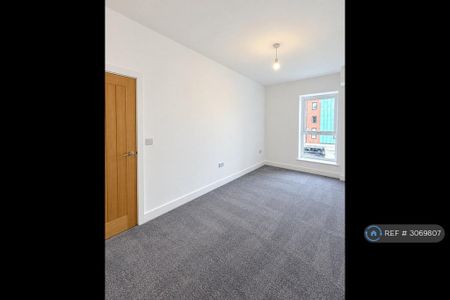 2 bedroom flat to rent - Photo 2