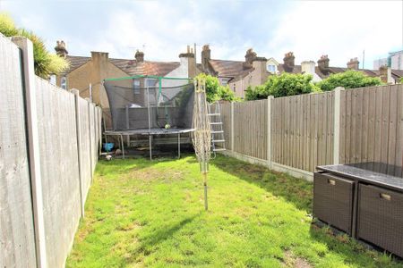 3 bedroom terraced house to rent - Photo 4