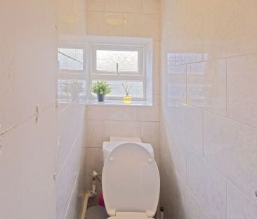 28 Hereford Street – Room 3 - Photo 3