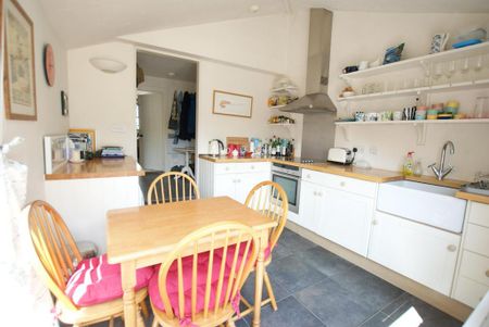 2 bedroom terraced house to rent - Photo 4