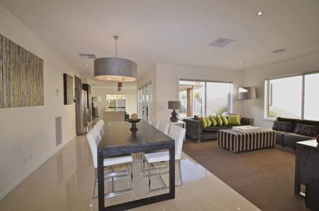 FULLY FURNISHED - AVAILABLE NOW - Photo 4