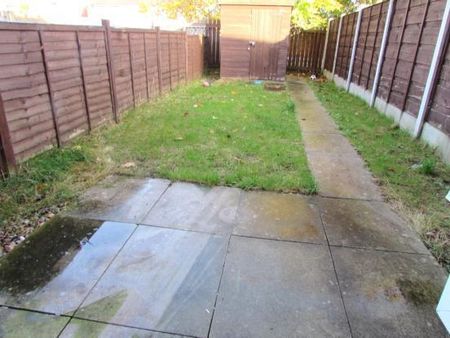 2 bedroom mews to rent - Photo 3