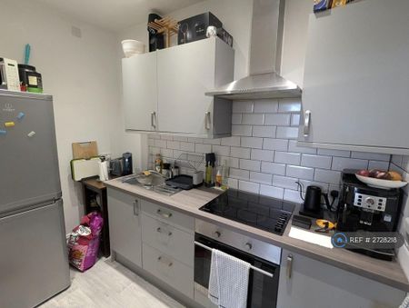 1 bedroom in a flat share to rent - Photo 5