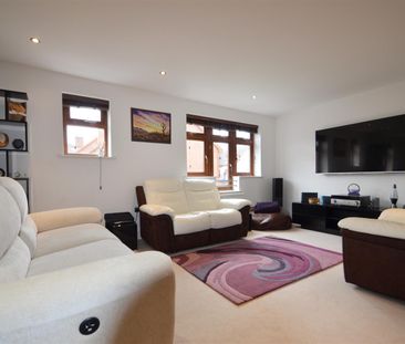 Blagrove Crescent, Ruislip, HA4 - Photo 2