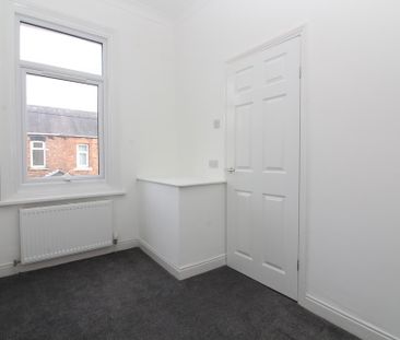 2 Bedroom Mid Terraced House - Photo 1