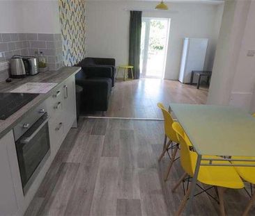 Bedroom Detached House In Ensbury, BH10 - Photo 3