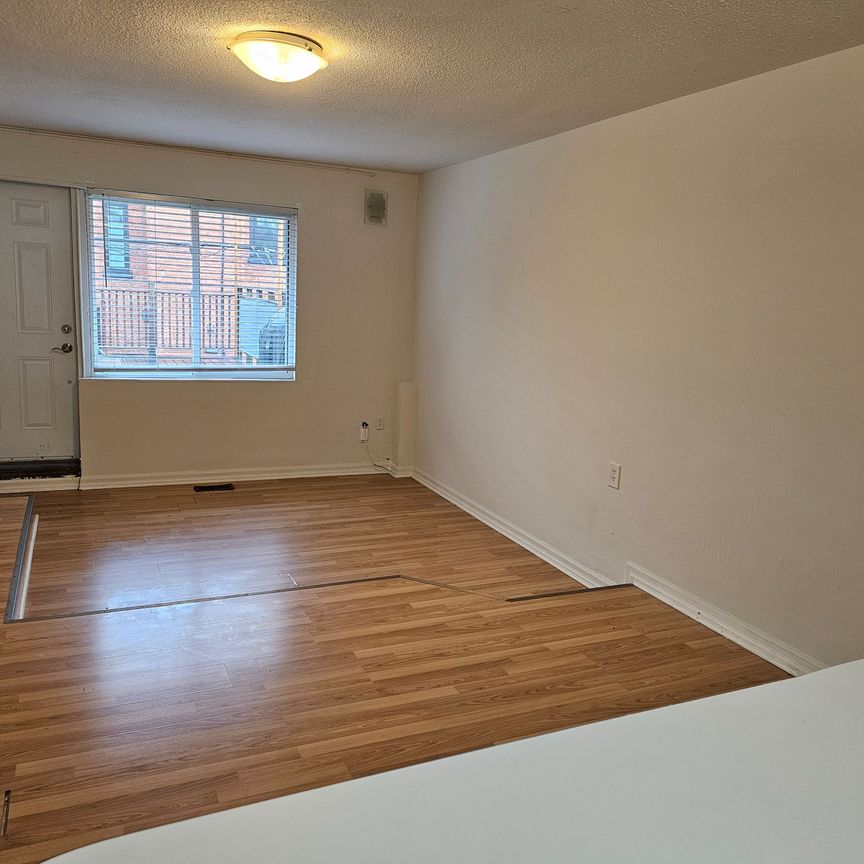 For Lease - 806 College Street Unit# UPPER, Toronto, Ontario - Photo 1