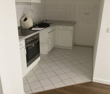 Sanierte Singlewohnung 1.5 Zimmer mit Terrasse und Wannenbad ab sof... - Photo 1