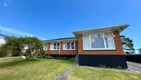 Ideal Family Living with Versatile Options! - Photo 5