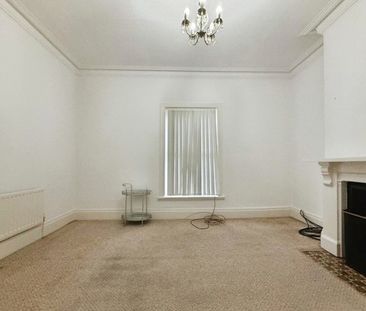 4 bedroom House To Let - Photo 4