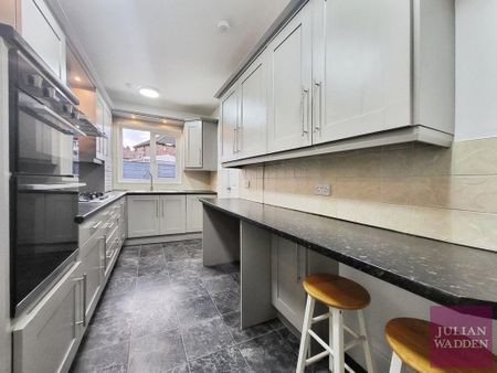 3 bedroom semi-detached house to rent - Photo 4