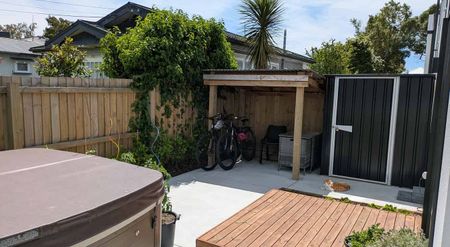 New Quiet 2 Bed/2 Bath Townhouse in Sydenham - Photo 2