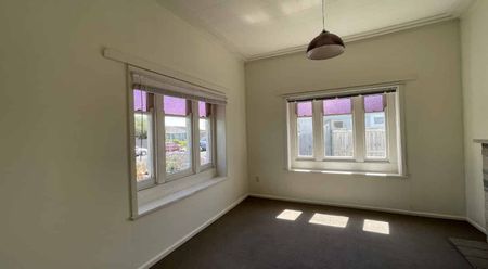 HASTINGS CENTRAL - 3 BEDROOMS - Photo 5