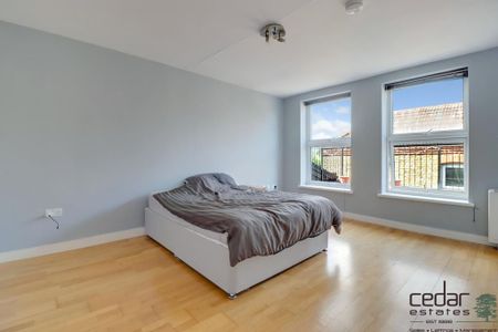 3 bedroom flat to rent - Photo 4