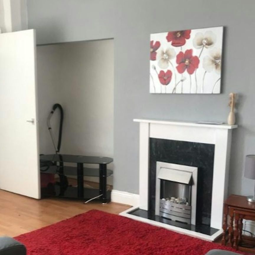 Flat to rent on - Photo 1