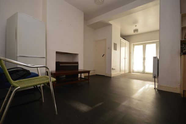 3 bedroom end of terrace house to rent - Photo 1