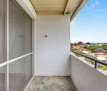 TOP FLOOR APARTMENT IN PRIME MAYLANDS LOCATION - Photo 4