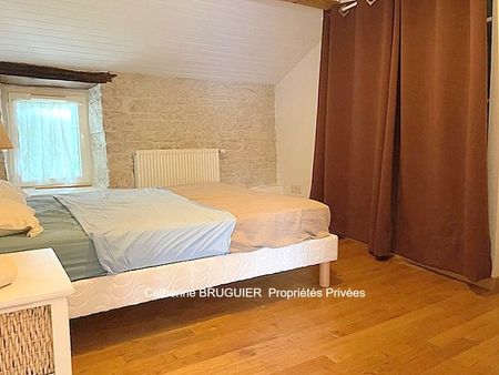 LOCATION MEUBLEE Maison 110 m2 centre village, 3 chambres, jardin et stationnements - Photo 5