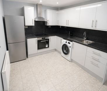 Rockingham Close, Uxbridge, UB8 - Photo 5