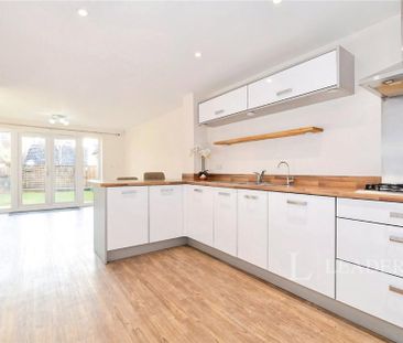 3 bedroom semi-detached house to rent - Photo 6