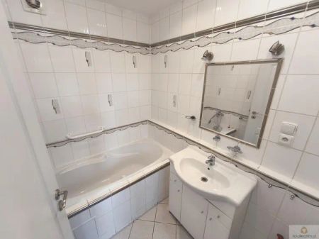 Pronájem bytu 3+1 s lodžií na Schweitzerově ul. v Olomouci - Photo 5