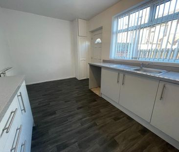 2 bedroom terraced house to rent - Photo 5