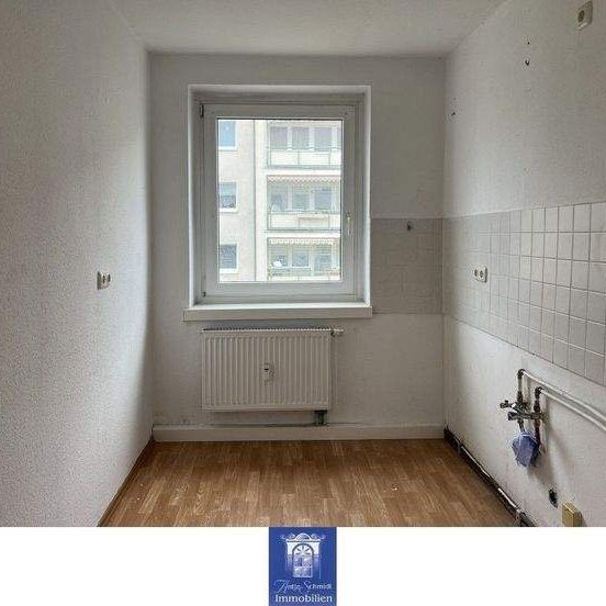 Gemütliche Wohnung mit großem Balkon, Tageslichtbad und separater Küche! - Foto 1