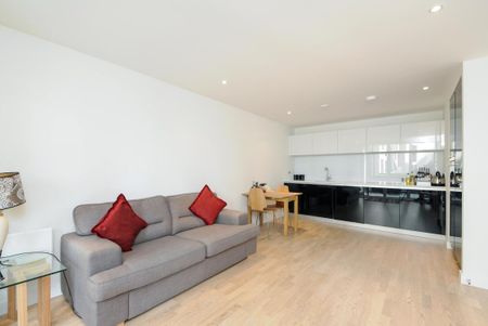 Pump House Crescent, Brentford TW8 - Photo 3