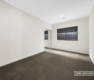 Family-Friendly 3-Bedroom Home in Convenient Greenvale Location! - Photo 4