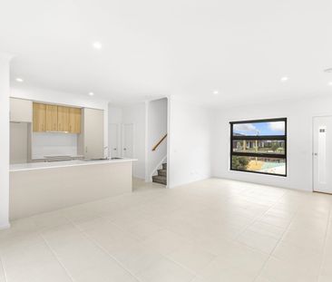 Low-Maintenance Townhouse – Perfect for Modern Living - Photo 1