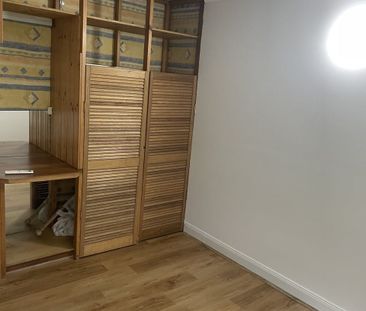 DELIGHTFUL FAMILY HOME - Photo 4