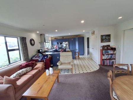 Sunny Family Home in Churton Park - Photo 2