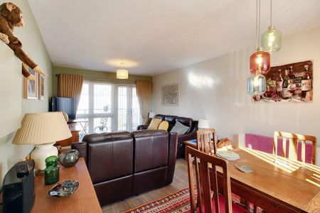 2 bedroom coach house to rent - Photo 3