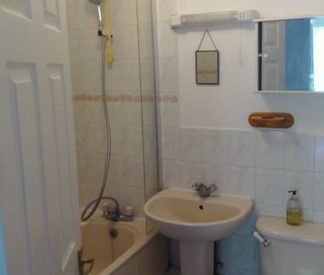 2 Bed Flat, Lynden Mews, RG2 - Photo 5